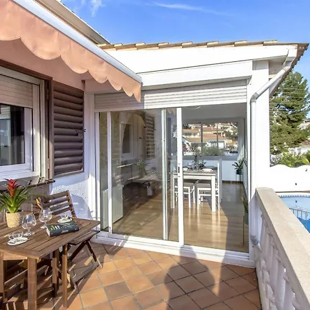 Estrella Villa