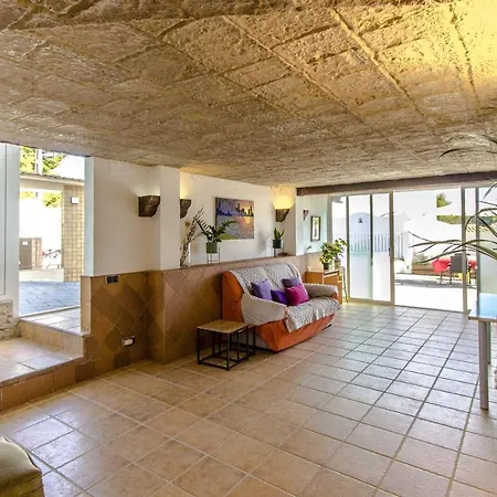 Estrella Villa *